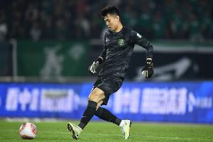 记者：赵博伤势严重，无法转动脖子甚至无法乘坐飞机